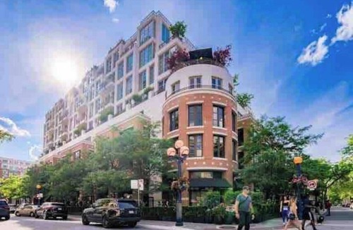 Bloor-Yorkville Condo | Luxury Yorkville Escape | Condo in Prime Location