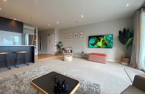 Stepneyville Apartment | Magic Sunsets & Waterfront Views Apartment