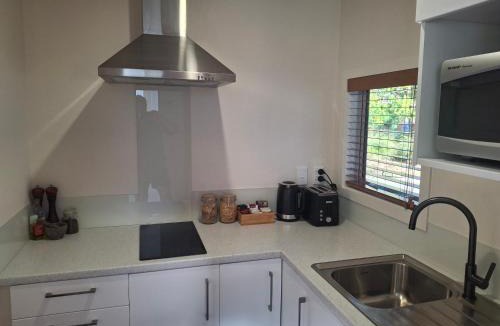Arundel Bed & Breakfast | Magnolia Cottage B&B
