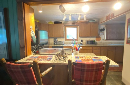 Cook Cabin | Main Cabin at Vintage Vermilion Resort