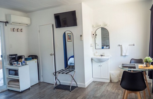 Petite-Vallee Hotel | Maison Lebreux - Motel