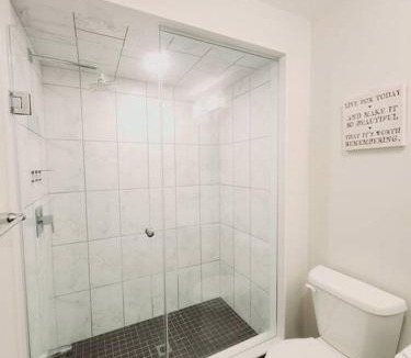Thorold House | Majestic Elegance-15 mins-Niagara Falls & 10 mins-Brock University