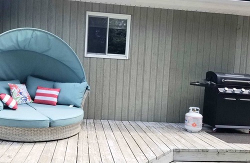 Manitoulin District House | Manitoulin Island, Cozy Retreat . 3 min Walk to Dock