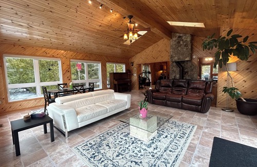 Manitoulin District House | Manitoulin Waterfront Cottage on Lake Huron - With Sauna