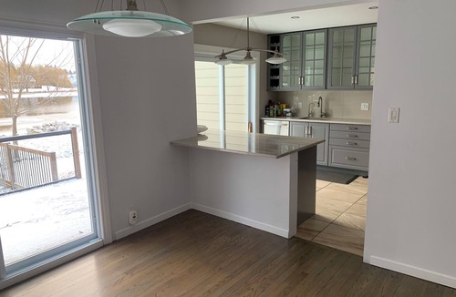 Ottawa Division House | Manotick waterfront property. Walking distance to pubs restaurants. groceries.n
