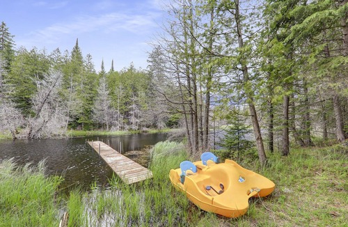 Bexley Cottage | Mansion like home 6 bedroom ,hottub in the woods