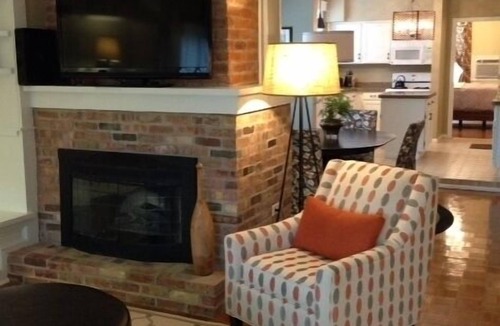 Summit Hill Condo | Mansions, History, and Shops at your doorstep! Walk to 40+ restaurants & pubs