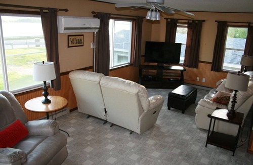 South Haven Cabin | Maple Hill Resort "Dally Cabin" - 1 Hour from Twin Cities
