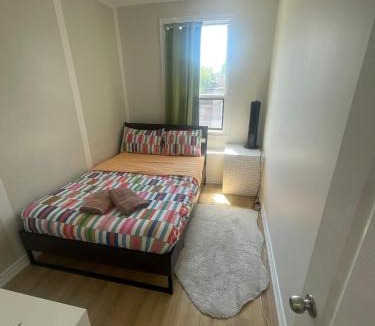 Bay Cloverhill House | Maple Leaf Stay-Walk to UOFT,DT,STREET CARS,BARS,ROM-Free Wifi