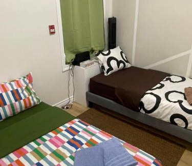 Bay Cloverhill House | Maple Leaf Stay-Walk to UOFT,DT,STREET CARS,BARS,ROM-Free Wifi