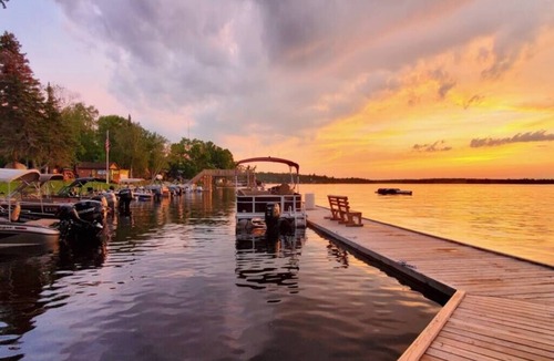Ray Cabin | Marina View 1 Bedroom Sunset Cabin