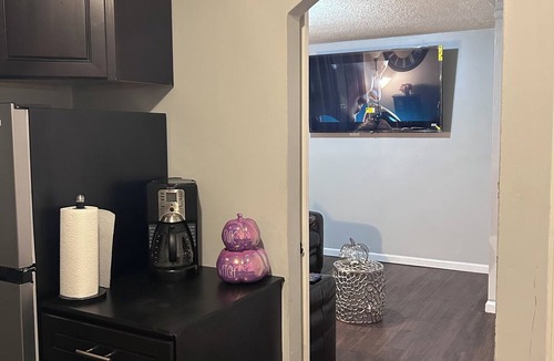 Elizabeth Apartment | Marvelous studio apartment with AC in vibrant Elizabeth