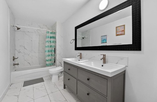 Port Colborne Apartment | Massive Master BD 2 Kings Plus Ensuite