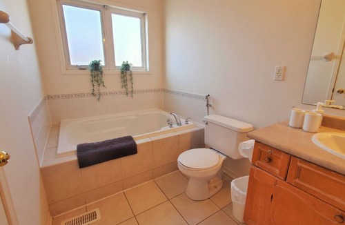 Village at York University House | Master bedroom at YorkU with parking. Walk to subway