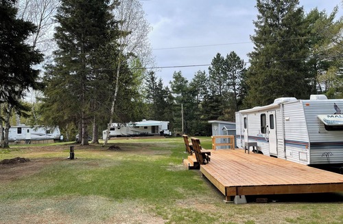 Nipissing Cottage | May-OctobernBirchwood on the rivern2 Bedroom cottagesnlooking over South River