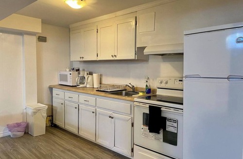 Victoria Village Villa | Metro Luxe Stay