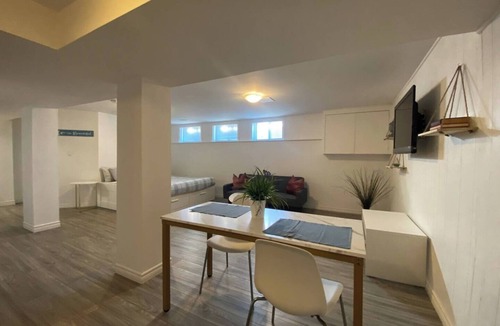 Victoria Village Villa | Metro Luxe Stay