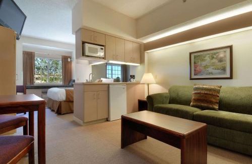 East Bloomington Hotel | Microtel Inn & Suites by Wyndham Bloomington MSP Airport