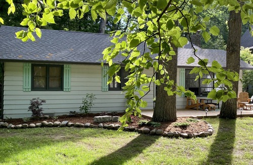 Grand Bend Cottage | Mid-Century Charm and Steps to Private Beach!
