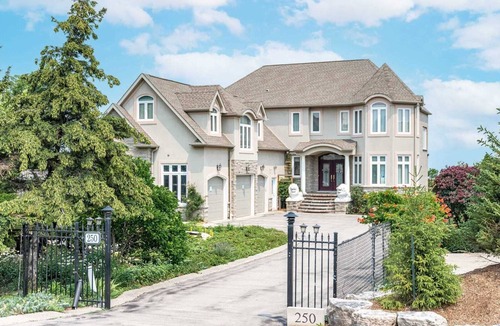 Grimsby House | Million Dollar Private Lakefront House - Lake Patio - B&B - 250/248