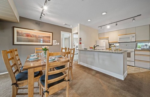 Blueberry Hill Apartment | Million dollar views.