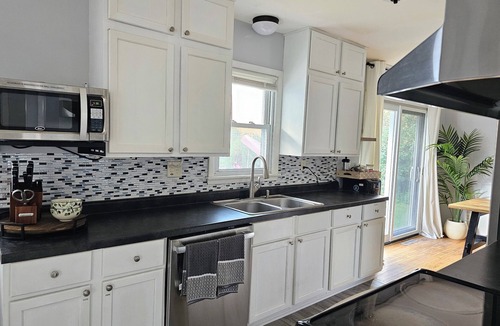 Cottage Grove House | Mimi's Cottage - Conveniently located in the hub of Cottage Grove.