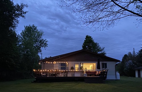 North Algona Wilberforce Cottage | Mink Lake Waterfront Cottage