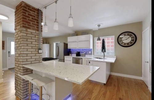 Southwest Minneapolis Apartment | Minneapolis Tangletown Lux Property Airbnb “super host” certified