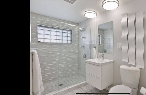 Southwest Minneapolis Apartment | Minneapolis Tangletown Lux Property Airbnb “super host” certified
