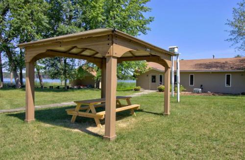 Clitherall House | Minnesota Lake Home Resort Studio-Style Cottage