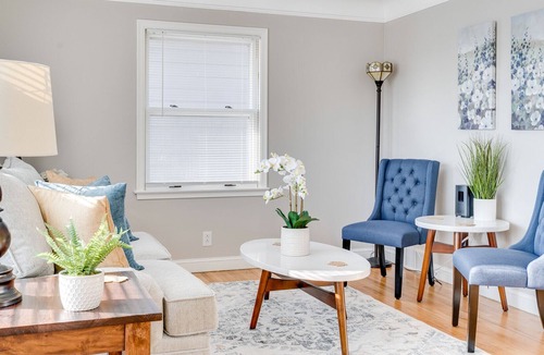 Richfield House | MINNeSTAY* Kaleidoscope Korner | Modern