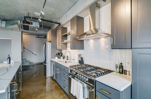 Warehouse District Apartment | MINNeSTAY* Sable 701 Loft