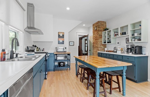 Lowry Hill East House | MINNeSTAY* Stoneway | Historic | Beautiful