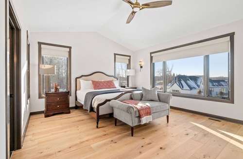 Center City House | MINNeSTAY* The Belle Retreat | Lakeside | Luxury