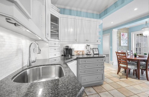 Cobourg House | Mins to Beach | Downtown 5BR w/Pool, Patio & BBQ