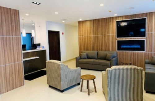 Northeast Mississauga Hotel | Mississauga stay minutes to Pearson and The International Centre