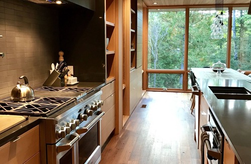 Irondale Cottage | Mod Haliburton Luxury: lakeside architectural gem, w/5 kms private hiking trails