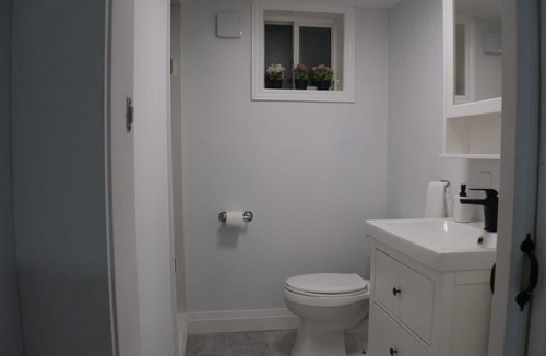 Bradford Apartment | Modern Lower Level Apt w/ Hot Tub | City Escape
