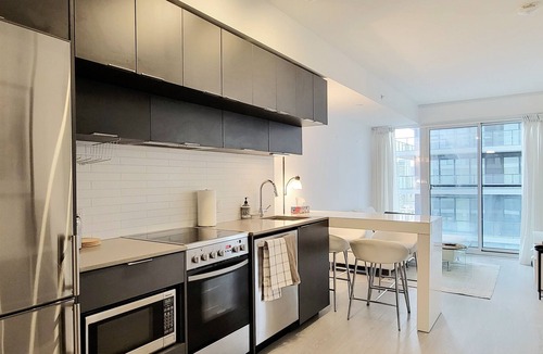 Garden District Condo | Modern 1+1 Bedroom Condo Steps Away from Vibrant Dundas Square