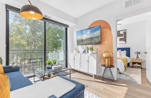 St. Anthony West Apartment | Modern 1BD Near DT & UMN Gym Street Parking