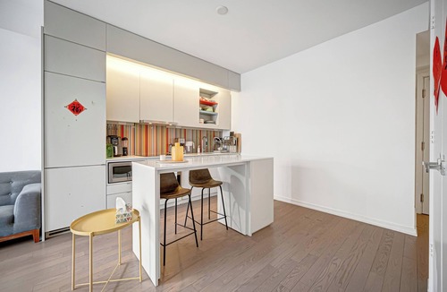 Toronto Entertainment District Condo | Modern 1BR in Downtown Toronto | Gym | Prime Location
