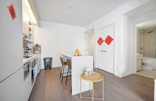 Toronto Entertainment District Condo | Modern 1BR in Downtown Toronto | Gym | Prime Location