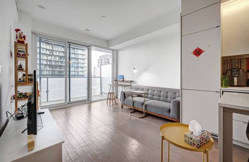 Toronto Entertainment District Condo | Modern 1BR in Downtown Toronto | Gym | Prime Location