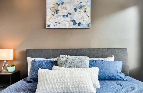 Vanier North Apartment | Modern 1BR with King Bed - Near Downtown Ottawa!