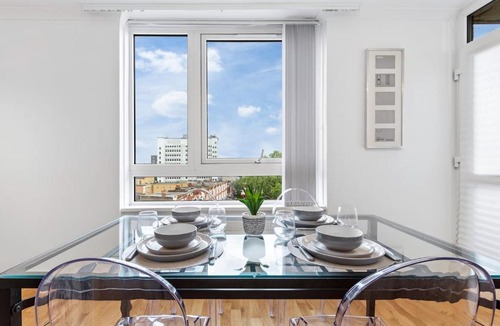 Ealing Apartment | Modern 2 Bed Flat 5 mins Ealing Broadway Station