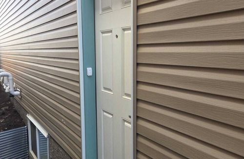 Airdrie Apartment | Modern 2-Bedroom Private Basement Apartment – Fully Self-Contained