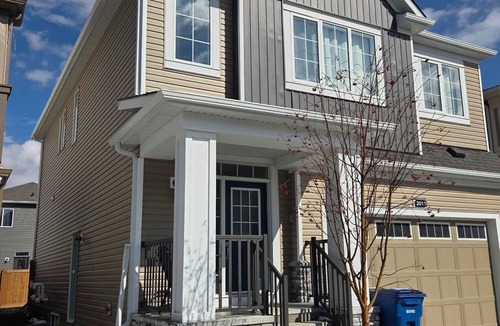 Airdrie Apartment | Modern 2-Bedroom Private Basement Apartment – Fully Self-Contained