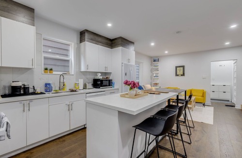 Riverdale House | Modern 2-Bedroom Retreat Steps from Danforth