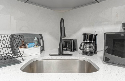 Queens Apartment | Modern 2BR Near LaGuardia & Subways