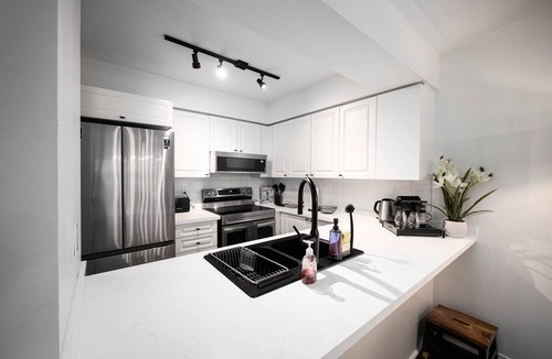 Bay Cloverhill Condo | Modern 2BR Style + Balcony in Downtown Toronto